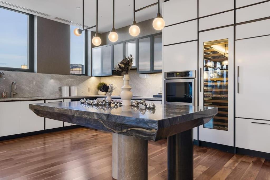 High-end 2br 2ba Unit In Seaport Apartment *