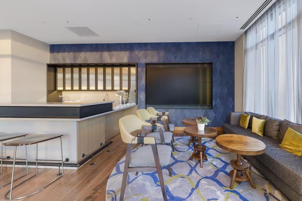 High-end 2br 2ba Unit In Seaport