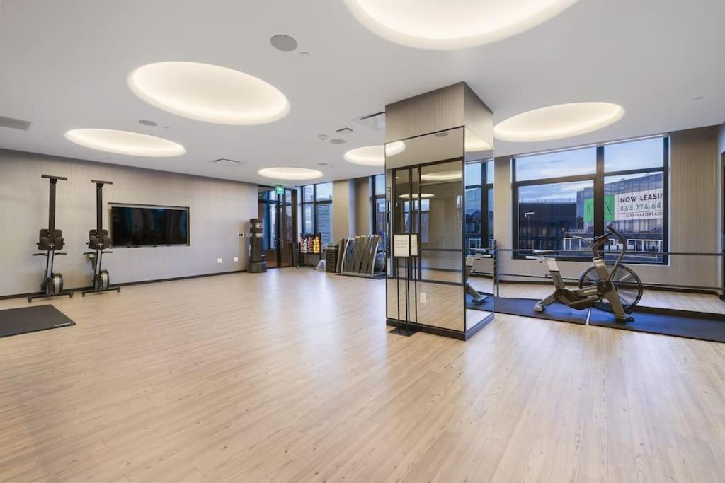 High-end 2br 2ba Unit In Seaport *