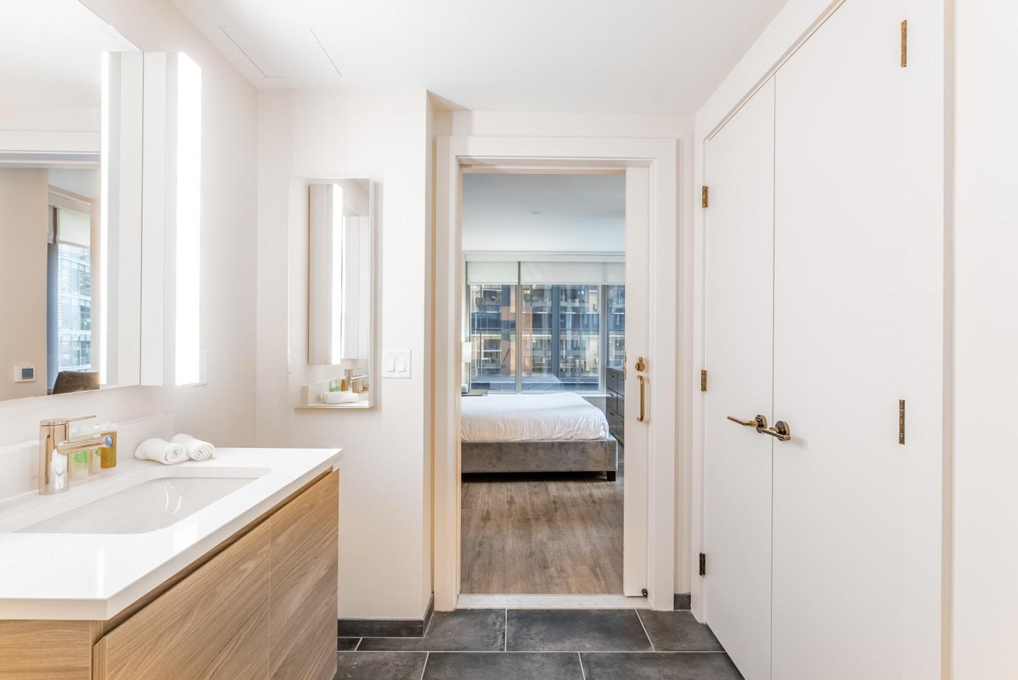 Modern With Gym And Pool * Boston