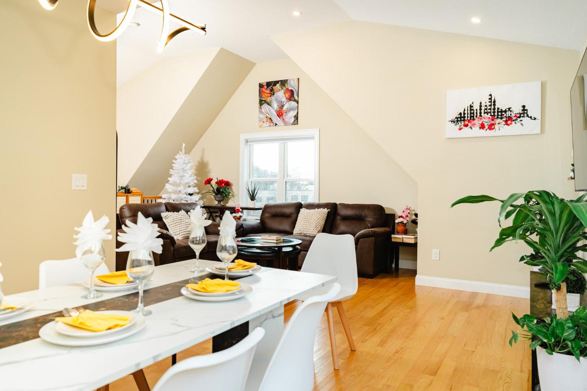 Apartment 60-3 3br - Sleek Near Franklin Park *