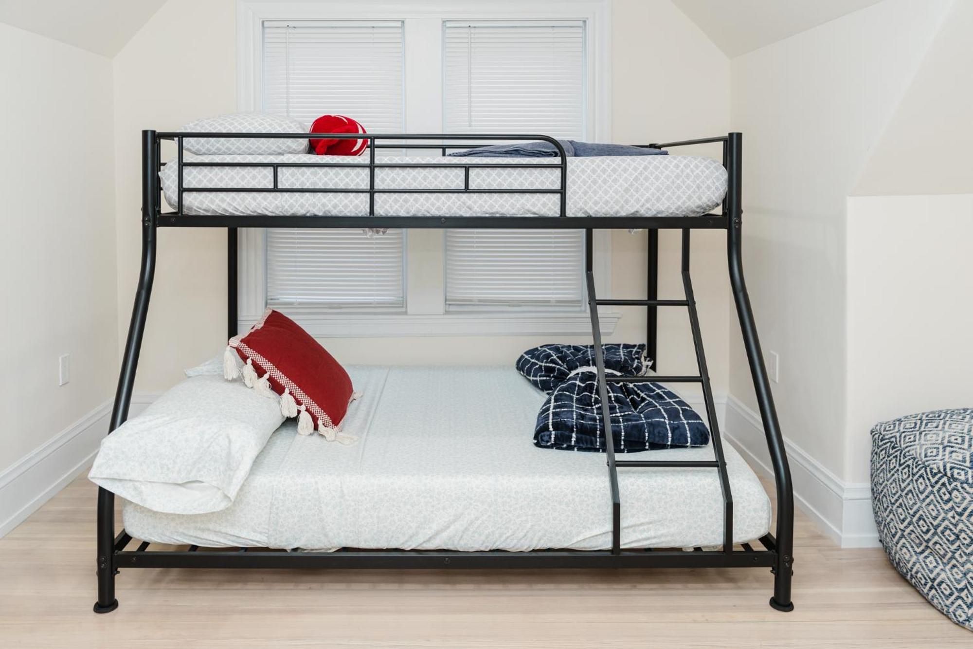 76-2 5br Cozy In Apartment *