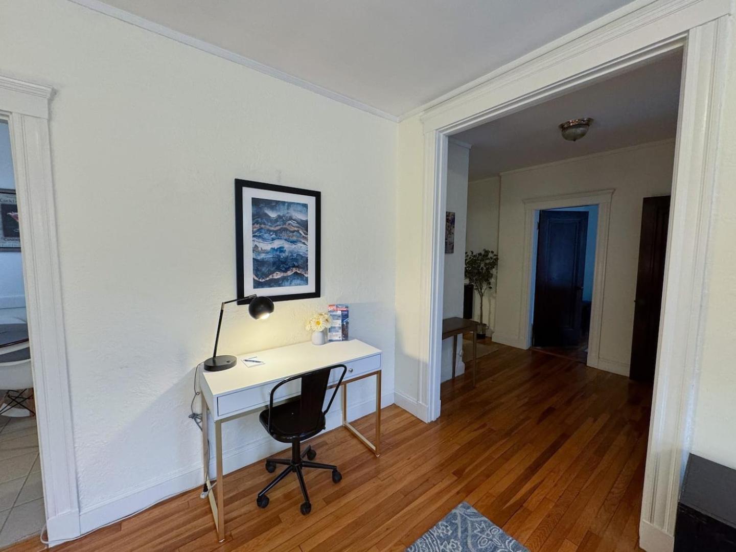 Sun-filled Unit, Elevator, Pool, College Apartment Boston