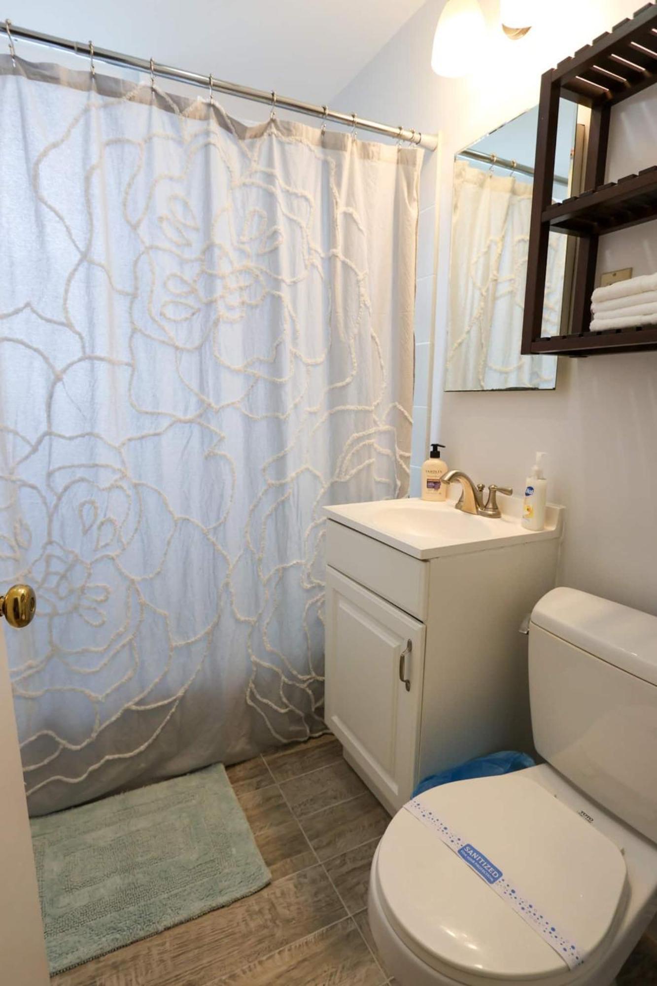 Centrally Located, 1bed Unit Apartment *