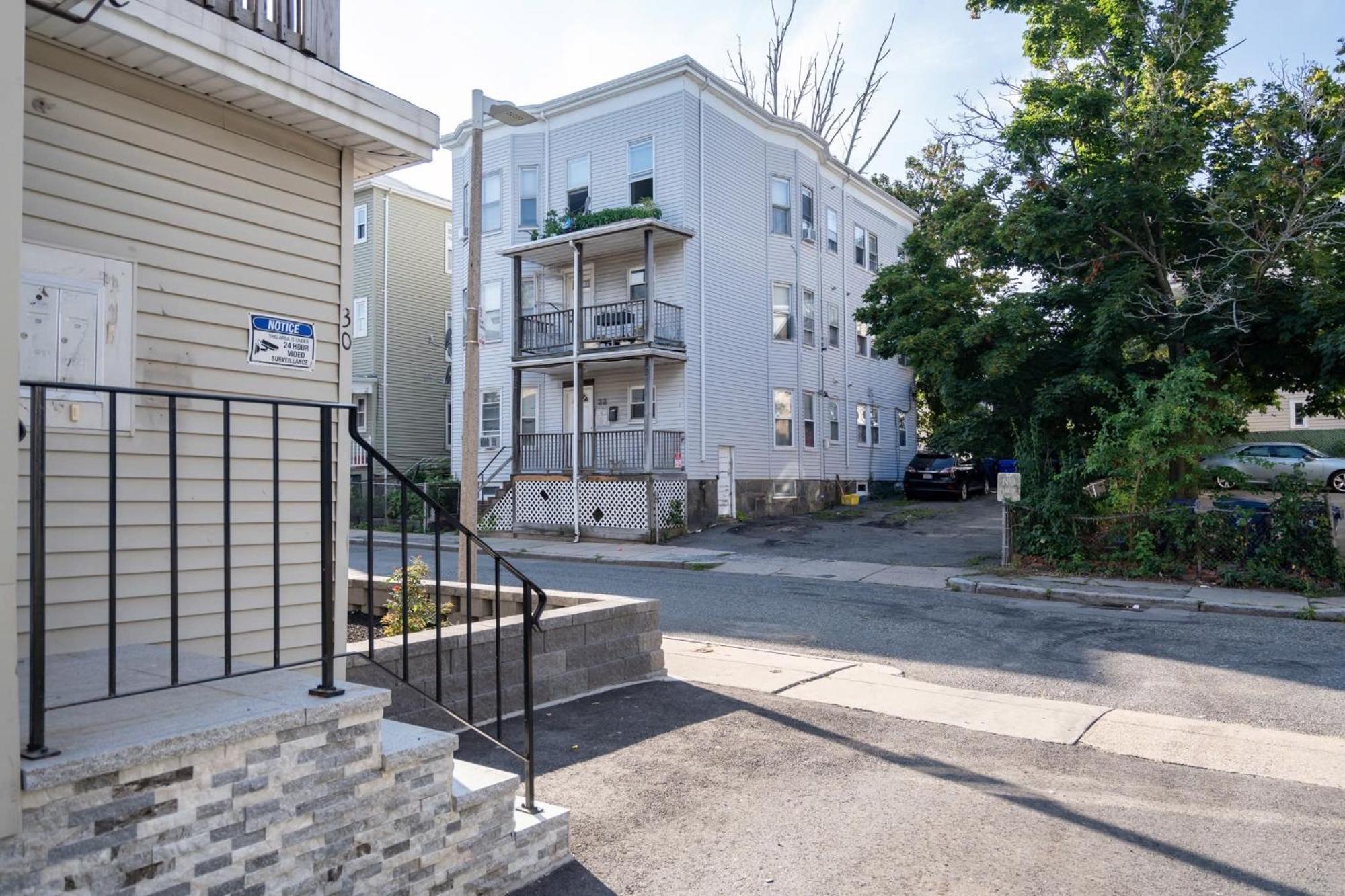 Tranquil 3Br Boston Apt W Balcony, Parking, Bathtub Near Franklin Park Zoo 303 * Boston
