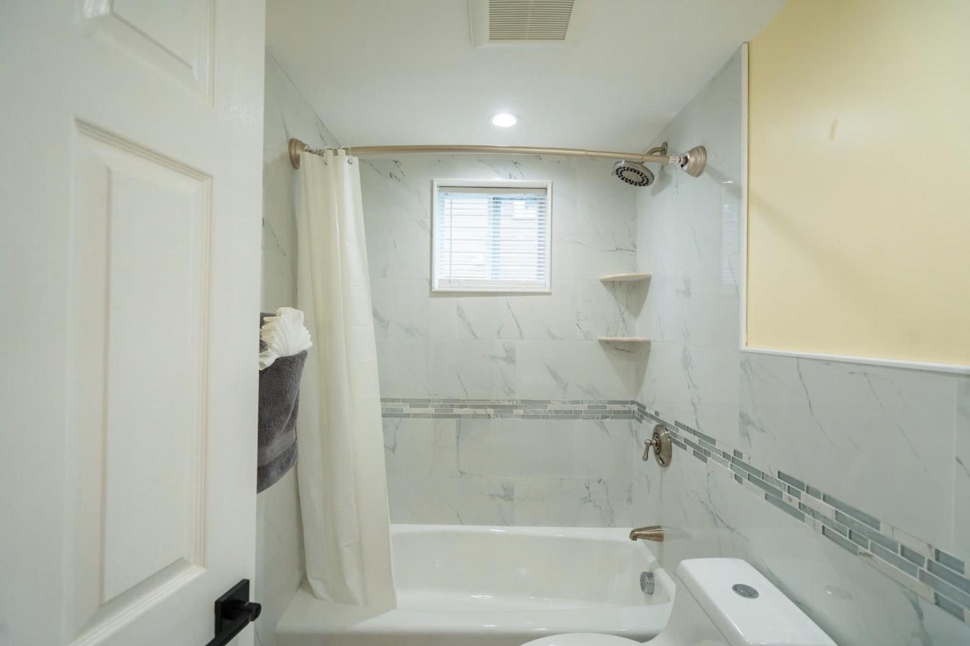 Tranquil 3Br Boston Apt W Balcony, Parking, Bathtub Near Franklin Park Zoo 303 Apartment *