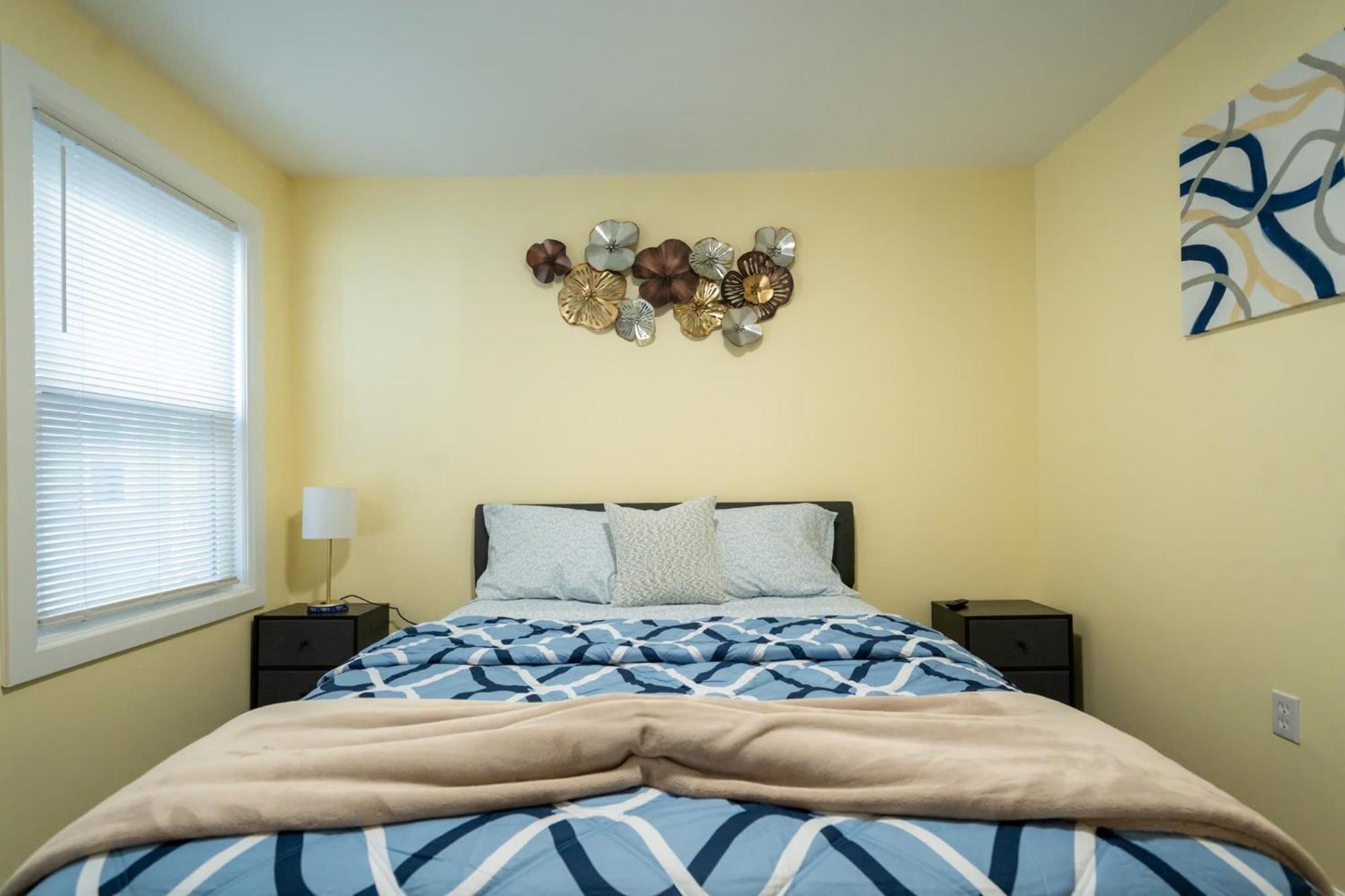 Tranquil 3Br Boston Apt W Balcony, Parking, Bathtub Near Franklin Park Zoo 303 * Boston