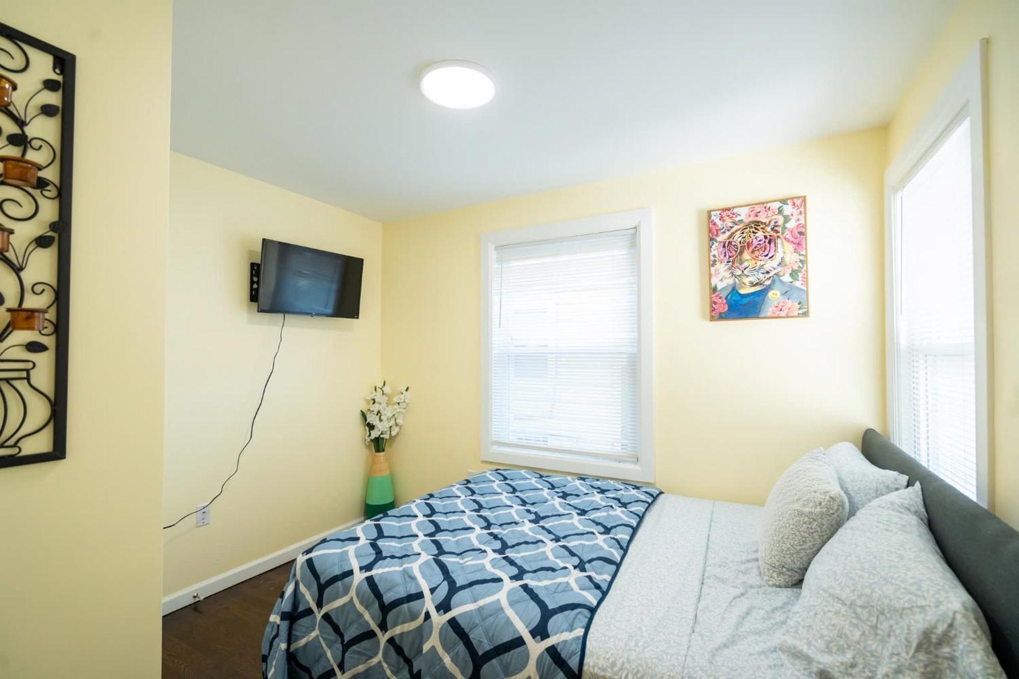 Tranquil 3Br Boston Apt W Balcony, Parking, Bathtub Near Franklin Park Zoo 303 Apartment Boston