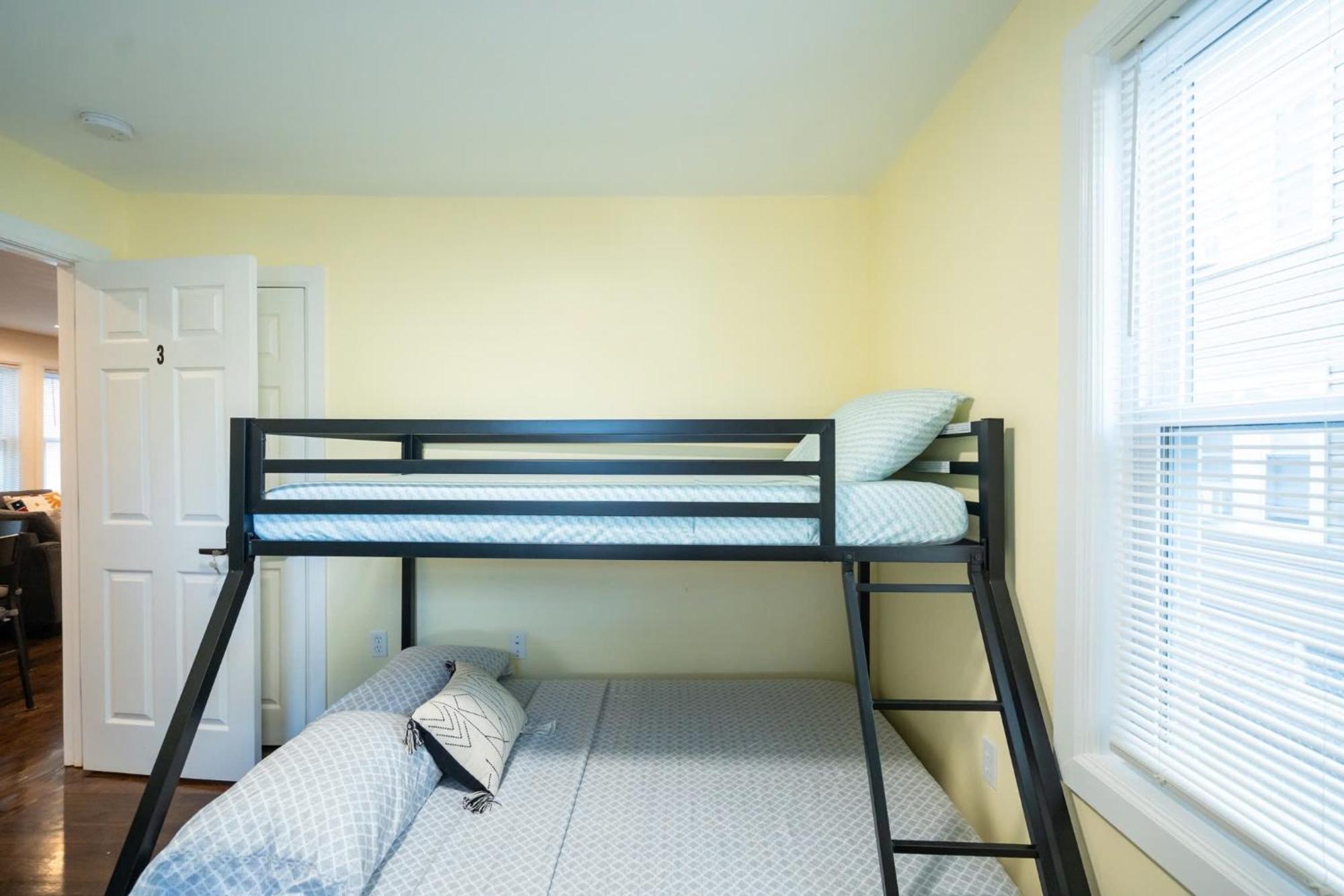 Tranquil 3Br Boston Apt W Balcony, Parking, Bathtub Near Franklin Park Zoo 303 * Boston