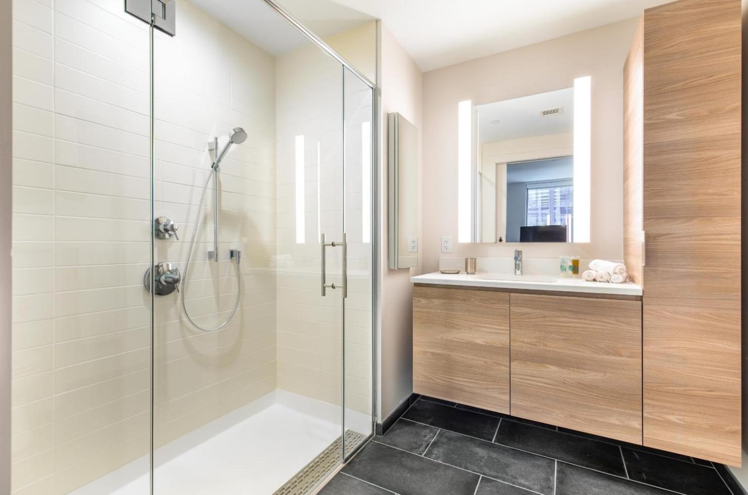 Luxury With Gym * Boston