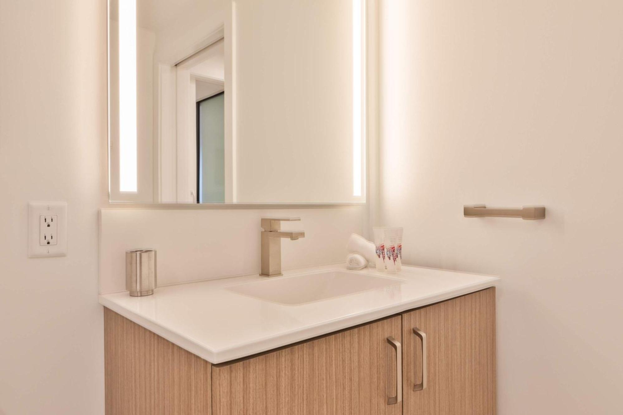 Luxury With Kitchen & Gym Apartment