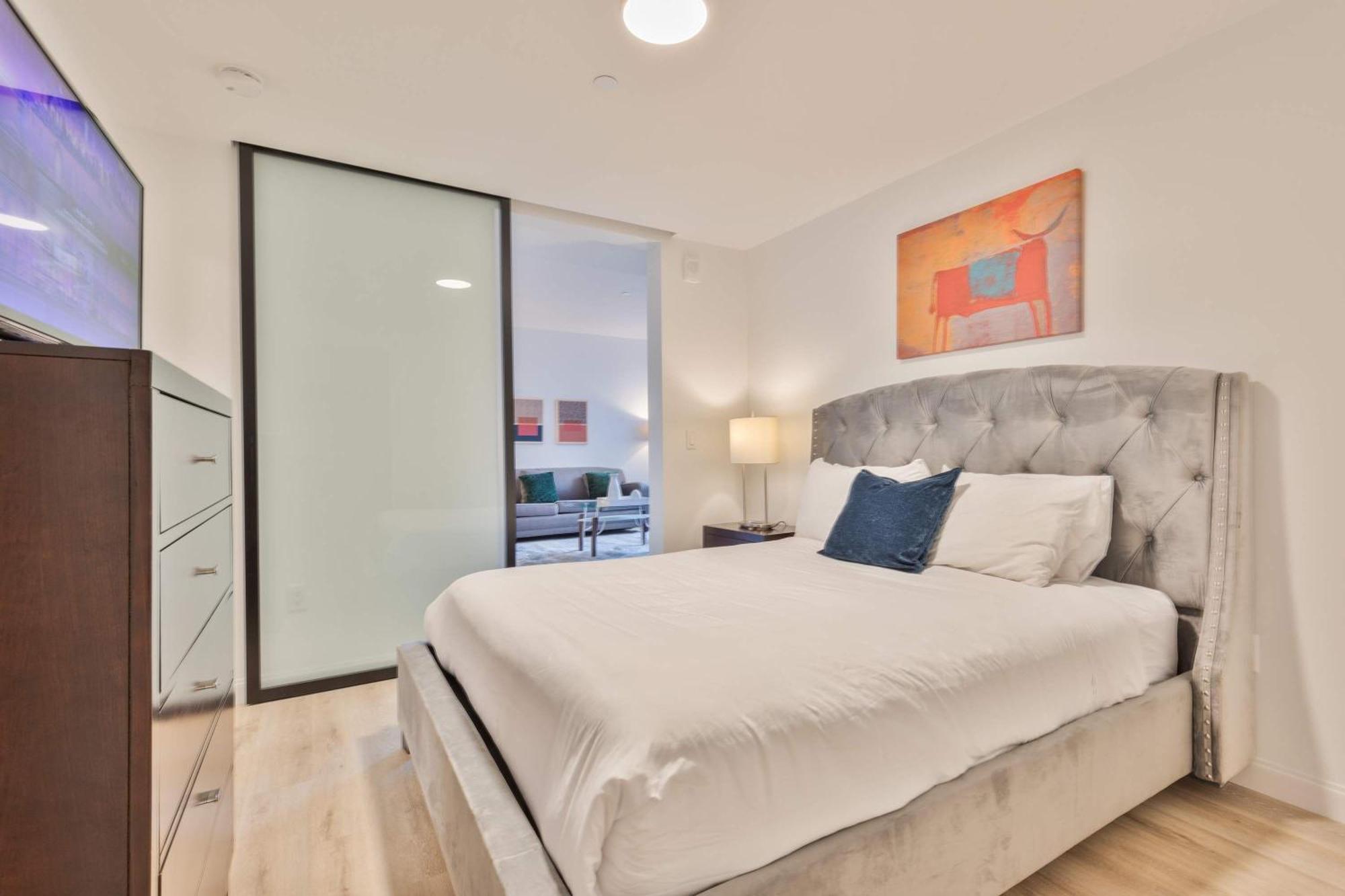 Luxury With Kitchen & Gym * Boston