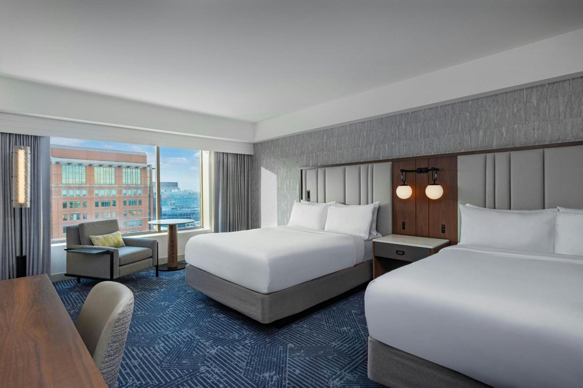 Hotel Renaissance Seaport District 4*