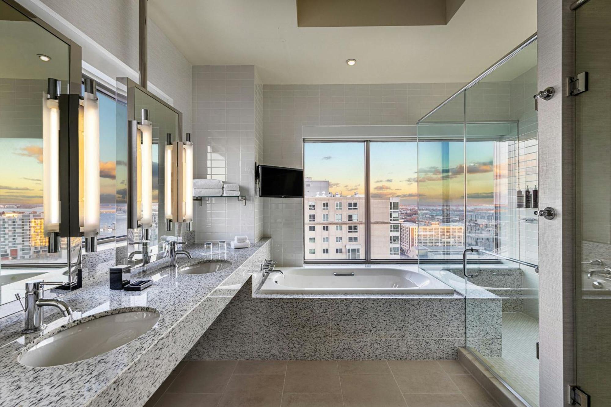 Hotel Renaissance Seaport District