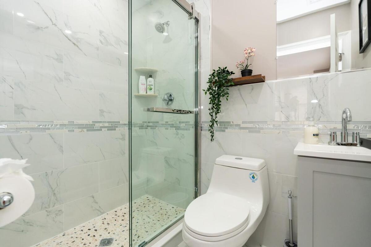 Apartment 558-3 3br - Renovated Nest Near Aquarium