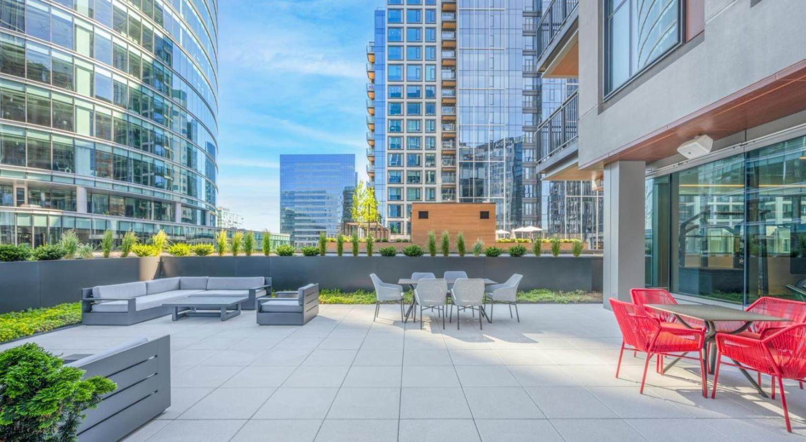 Lux Downtown With Pool * Boston