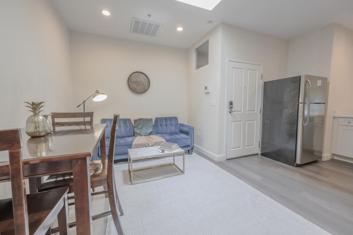 Luxury At 2br 2ba 200mbps Internet Apartment *