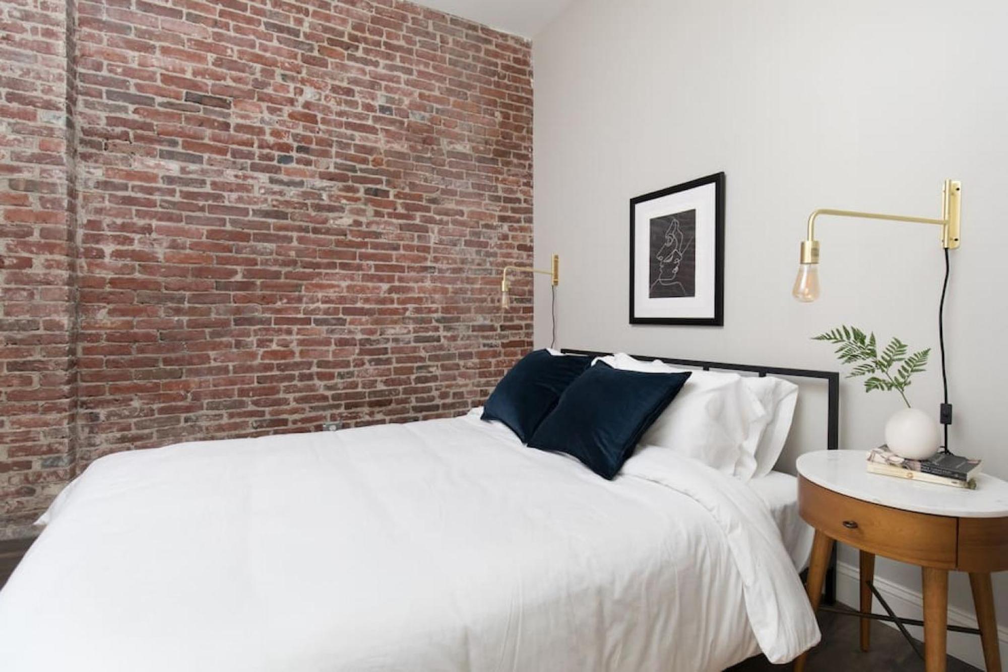 Apartment Large Loft Steps From Common