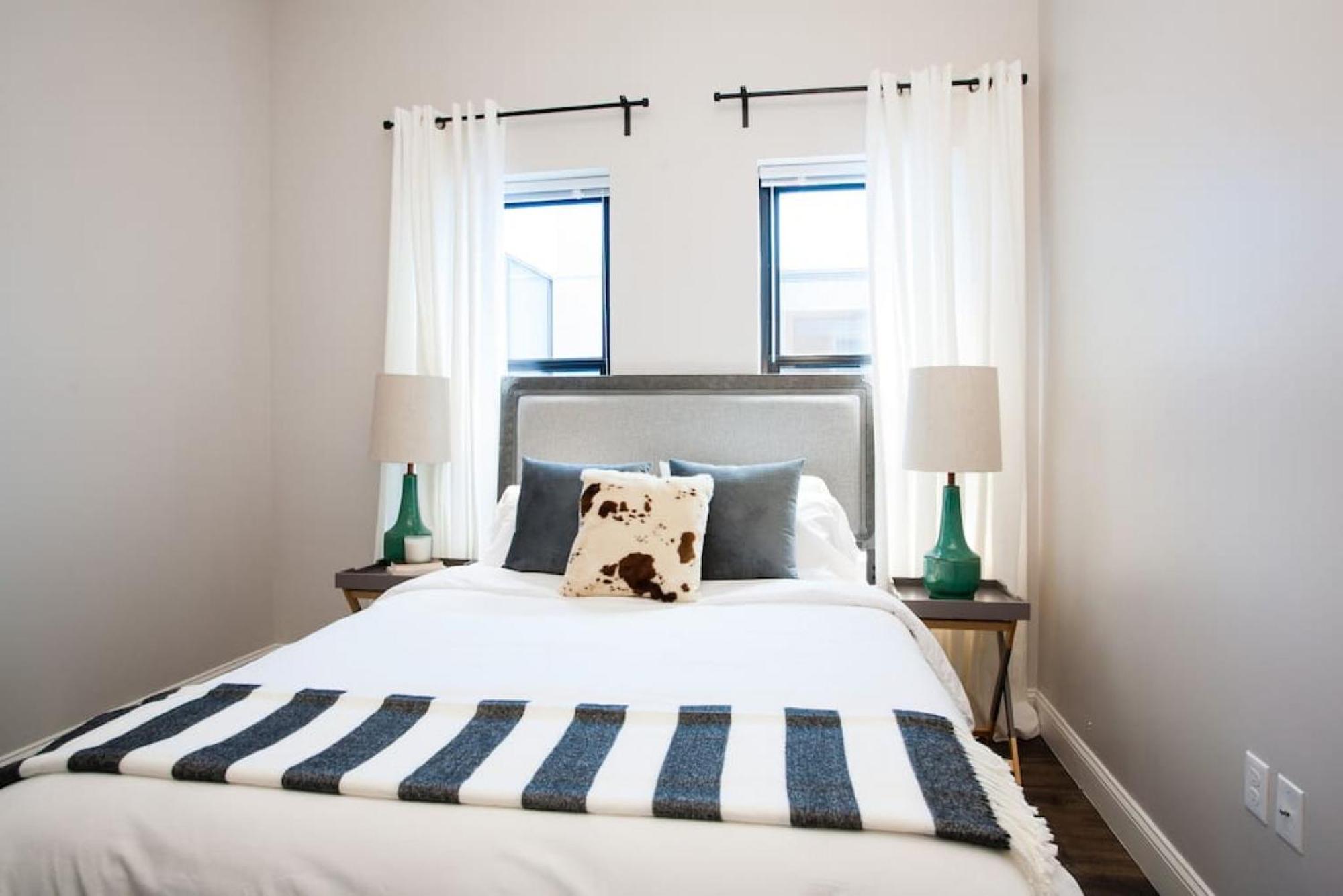 Apartment Centrally Located Luxurious Loft Walk Anywhere *