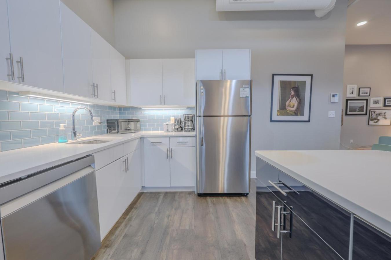 Designer Lux 4 Bed Loft Steps To The State House * Boston