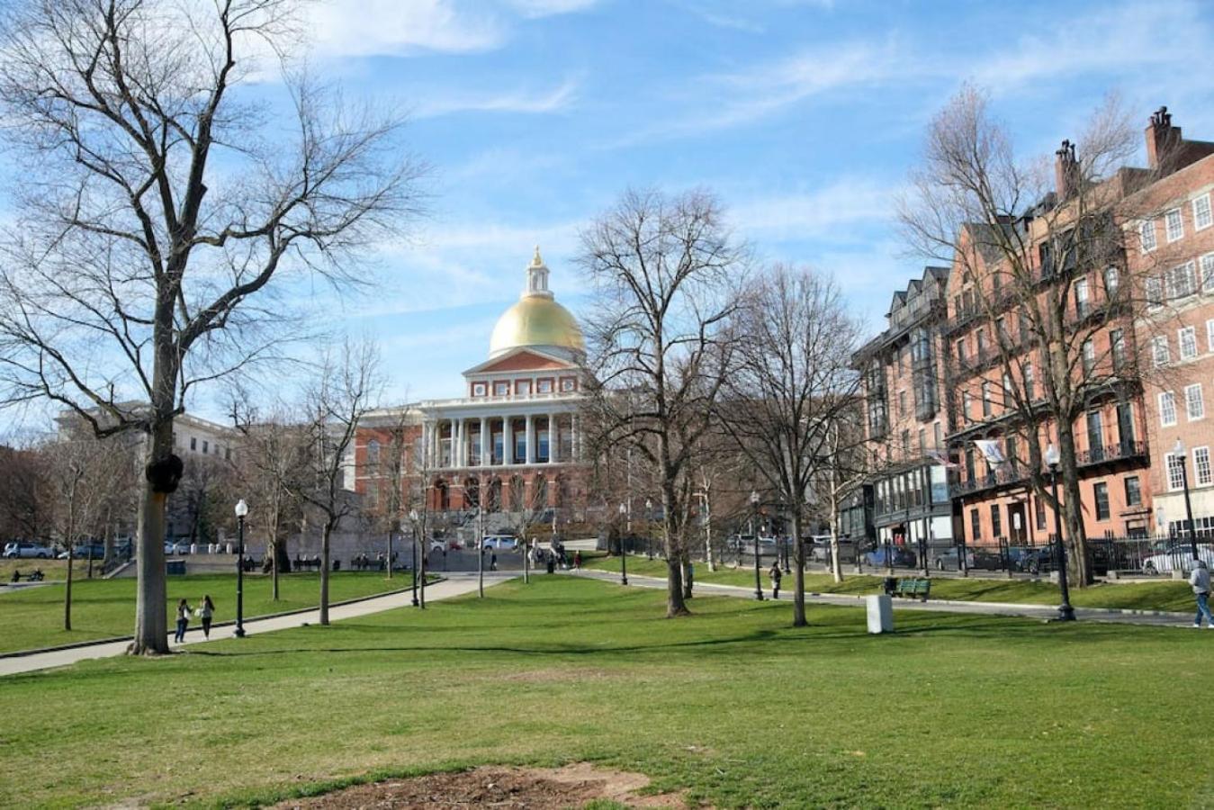 Designer Lux 4 Bed Loft Steps To The State House *