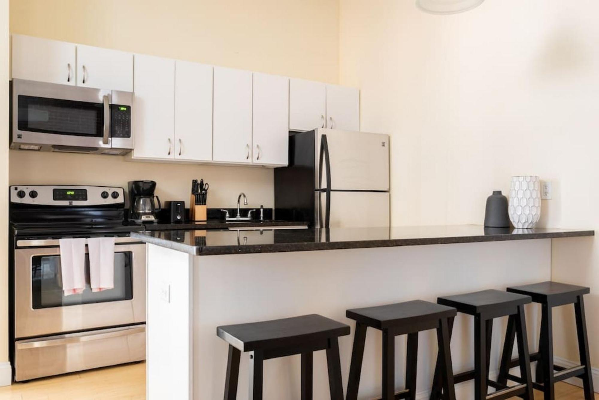 Beautiful 4br 2br Downtown Xing High Ceilings