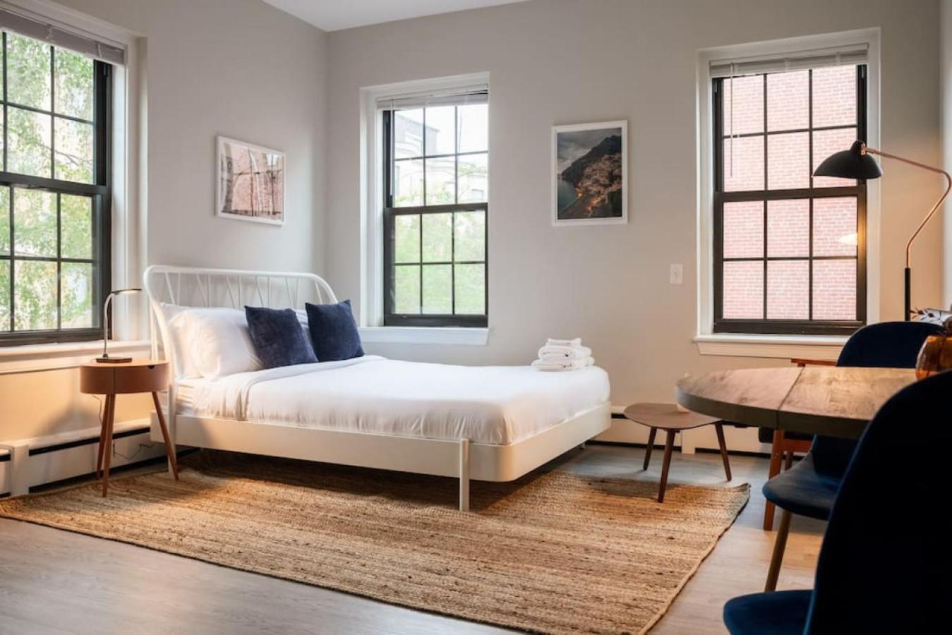 Modern In South End Apartment *