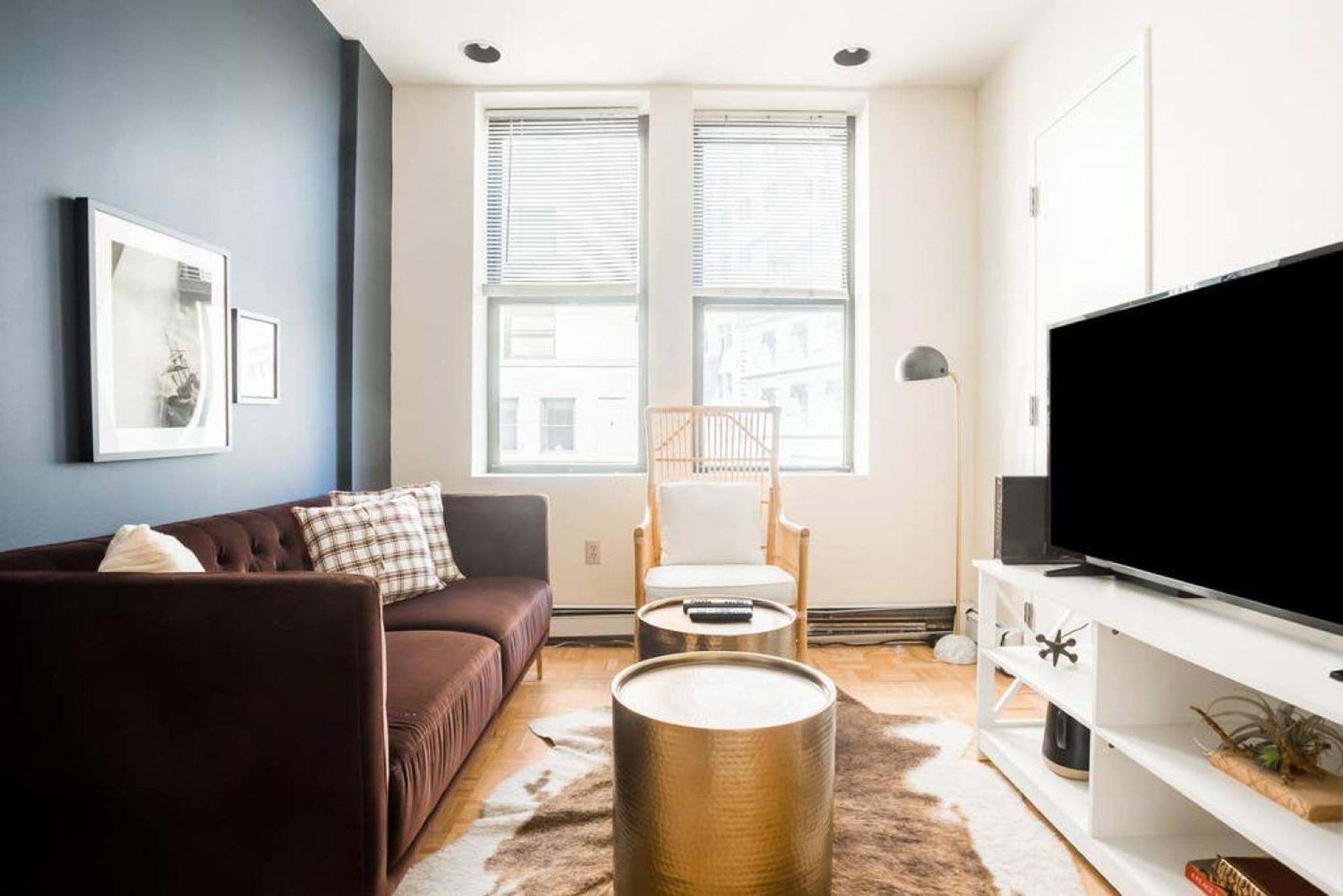 Awesome 2 Bed 1.5 Bath Downtown *