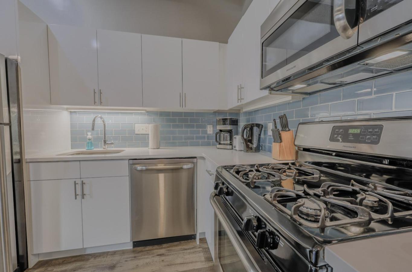 Apartment Luxury Furnished Loft Near Park Street Station *