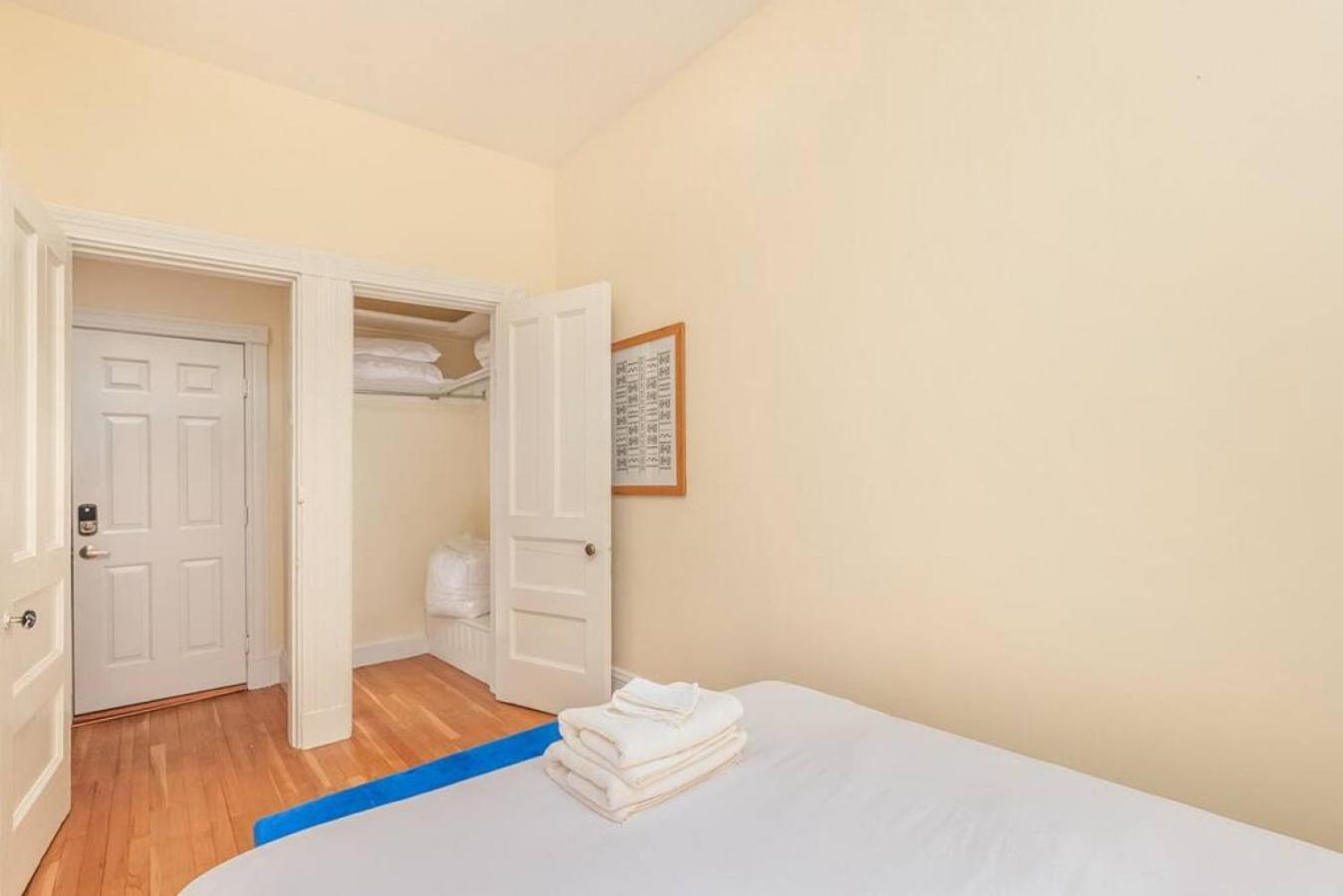 Apartment Charming Newbury Street Gem