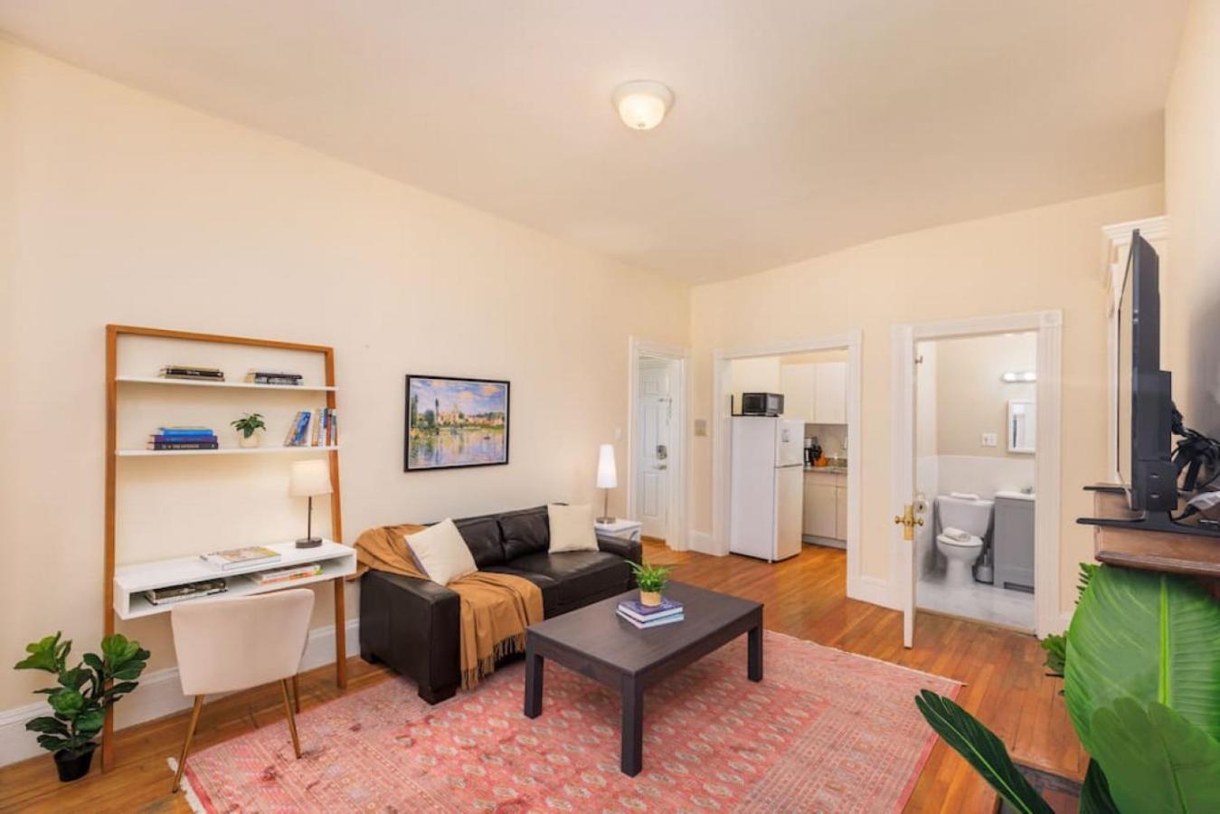 Centrally Located Back Bay 1 Bedroom Apartment *