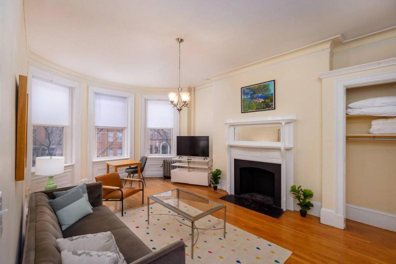 Beautiful Newbury St 1 Bedroom Unit Apartment Boston