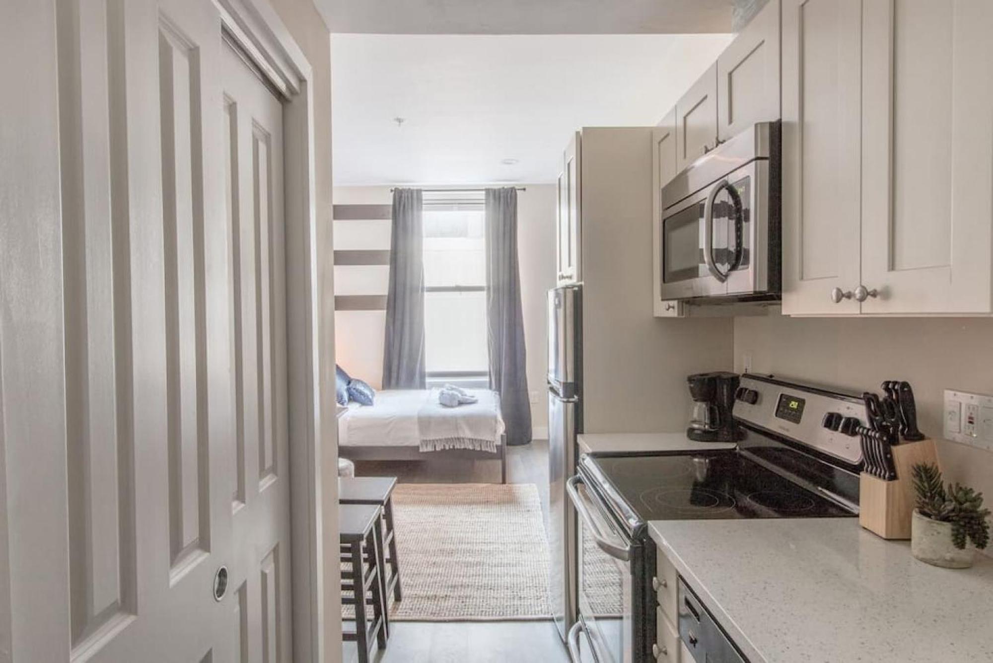 Downtown W Fast Wifi, Keyless Entry *