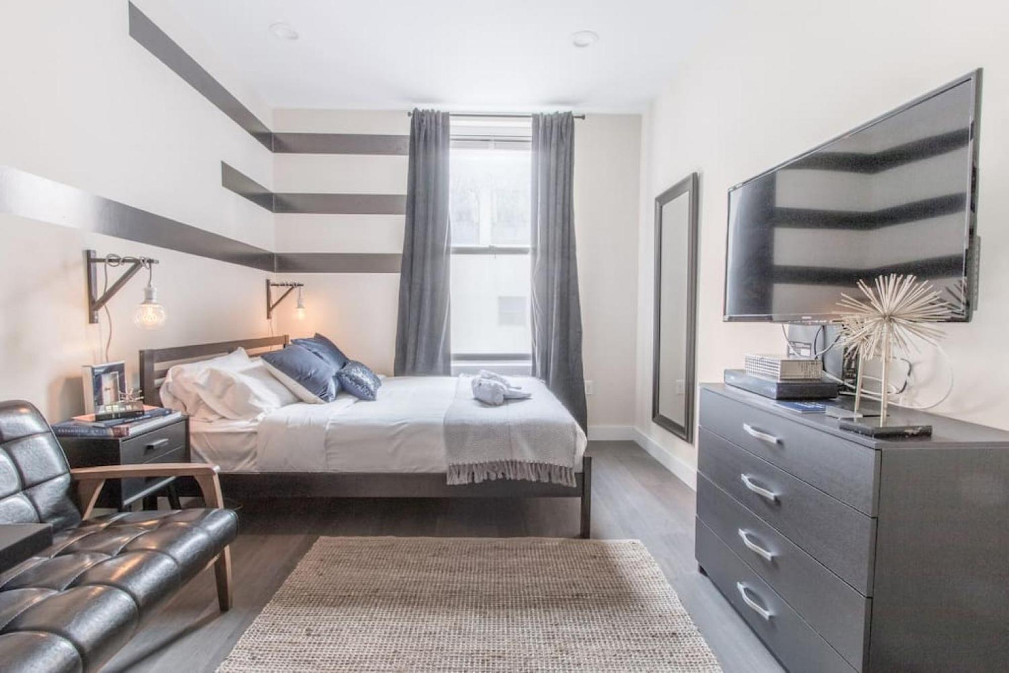 Apartment Downtown W Fast Wifi, Keyless Entry