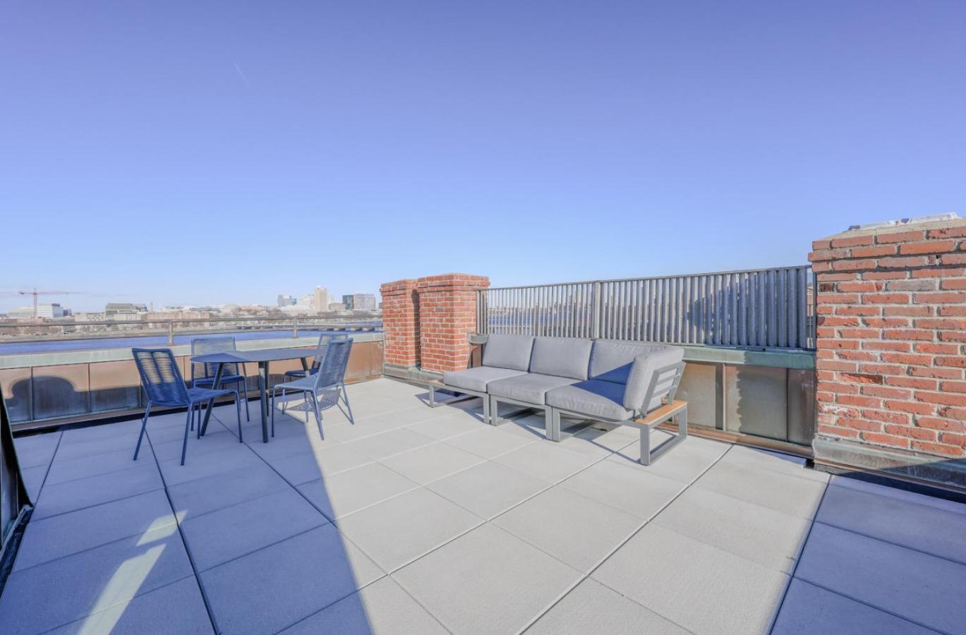 Luxurious Fenway 2br Penthouse With Roof Decks *