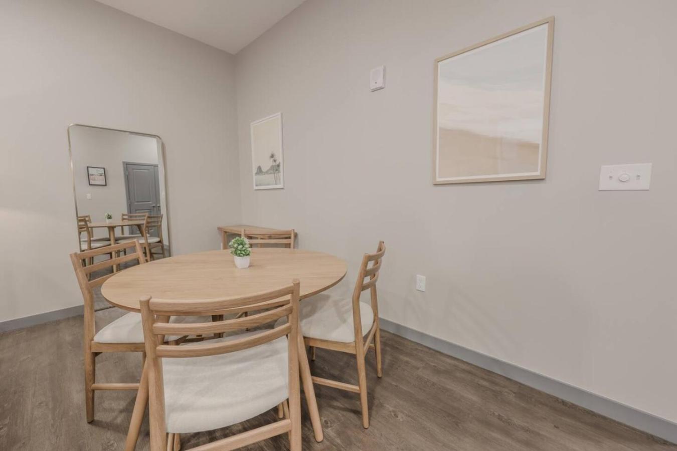 Elegant 2 Bedroom Prime Location