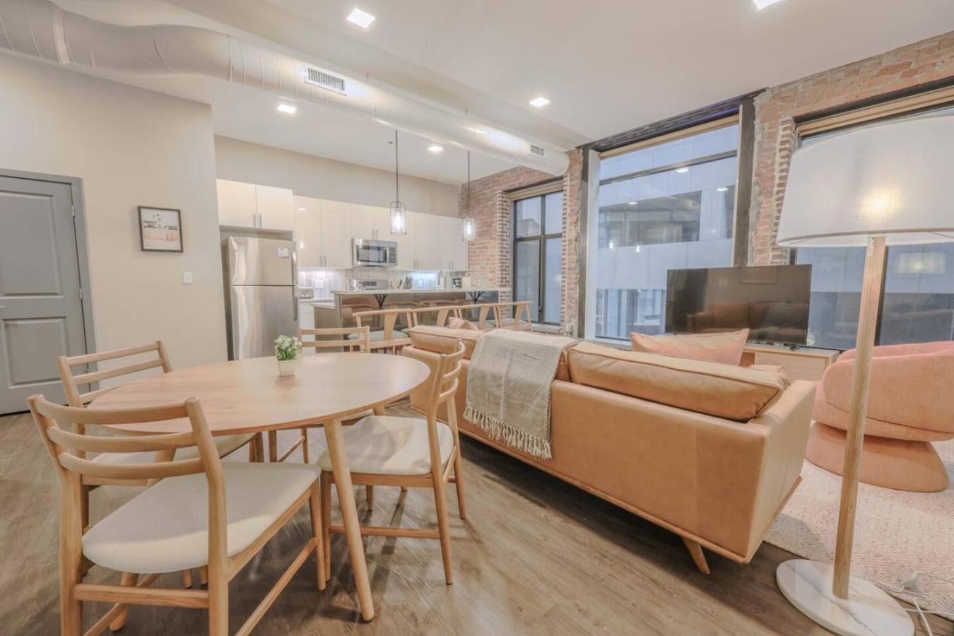 Elegant 2 Bedroom Prime Location Apartment