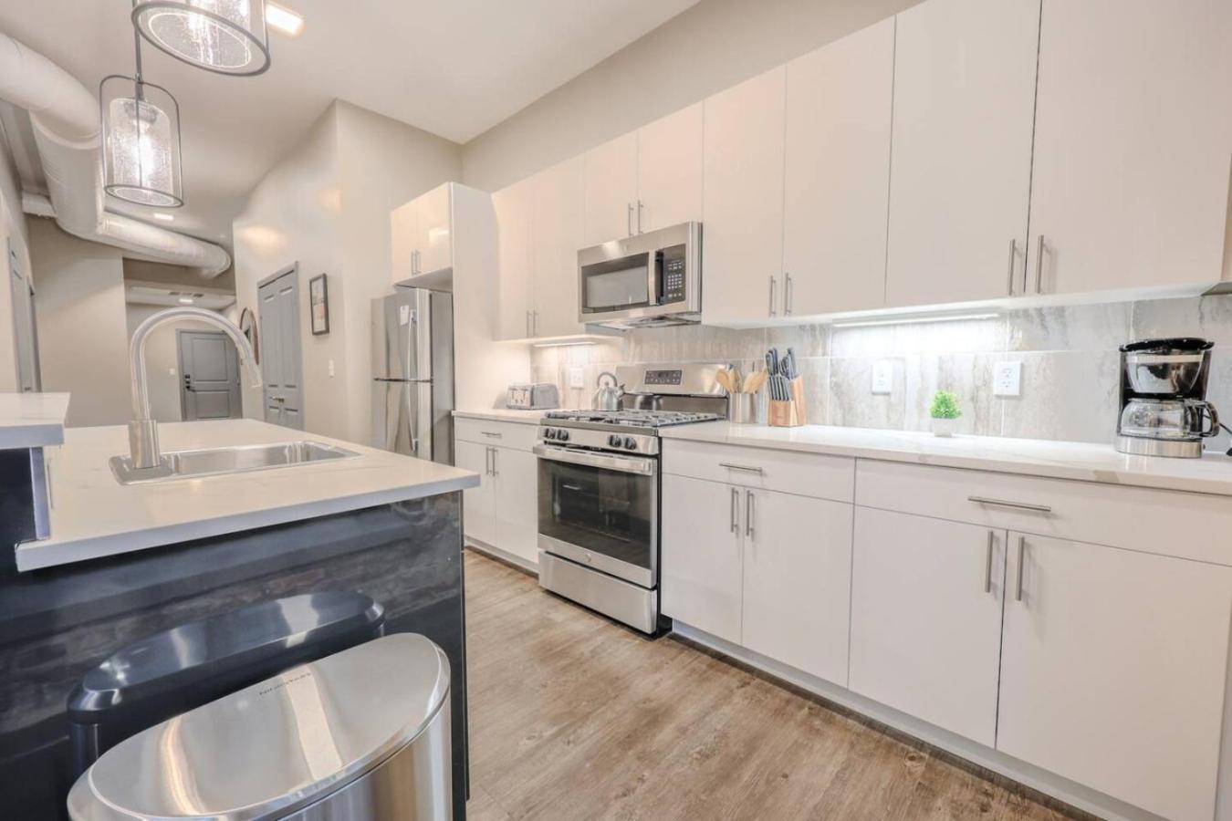 Apartment Elegant 2 Bedroom Prime Location *