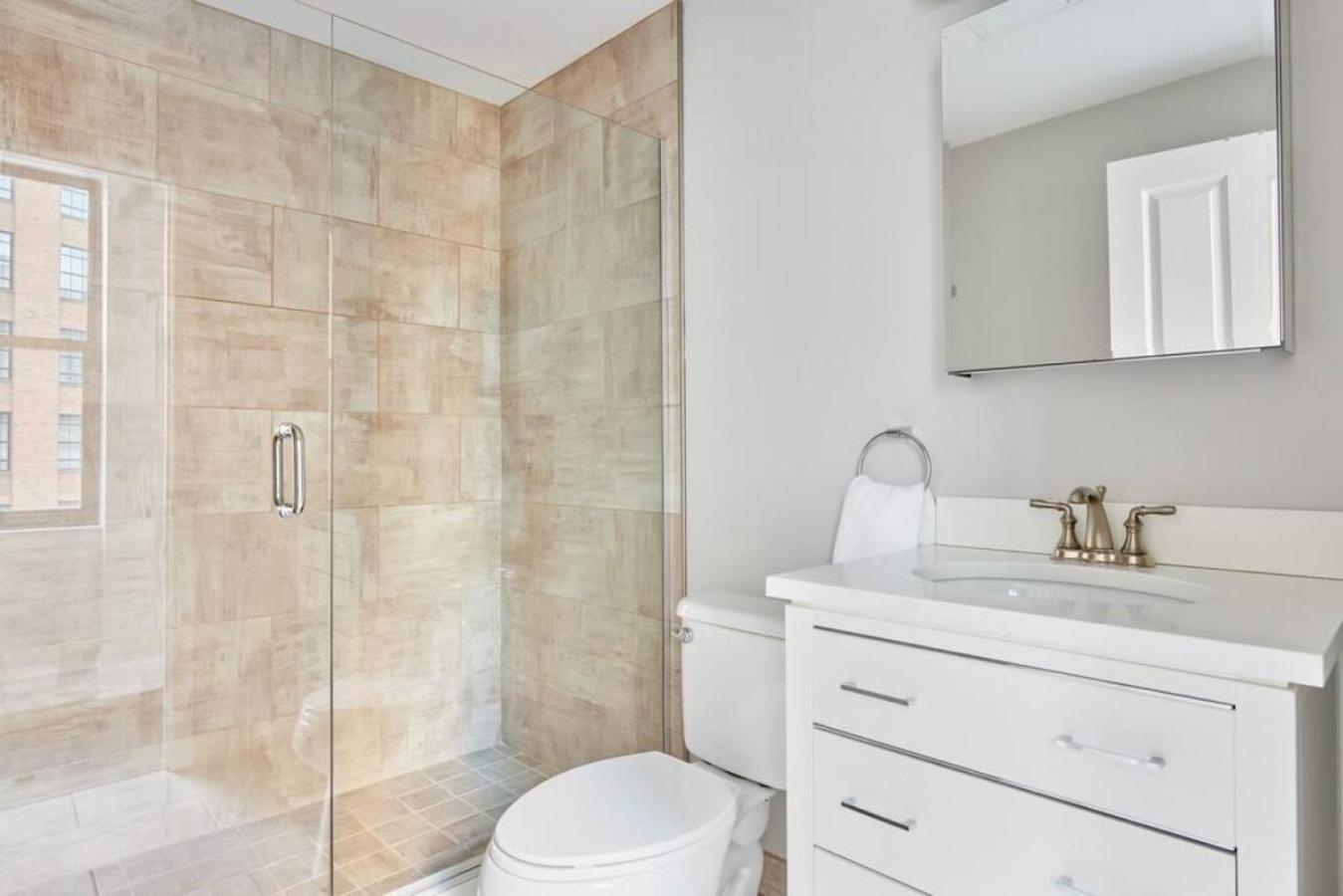 Bright Fidi 1 Bedroom Centrally Located Apartment