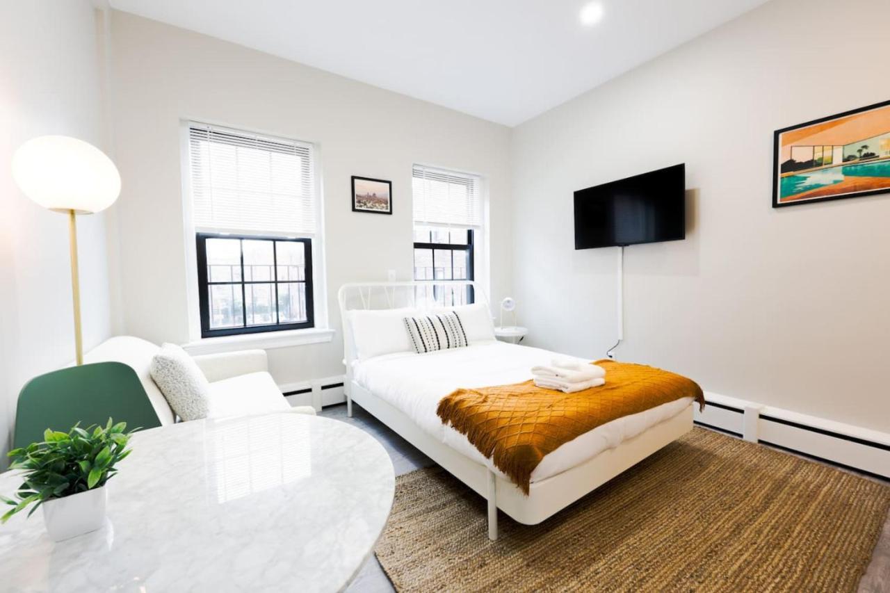 Modern Bright Back Bay Apartment *