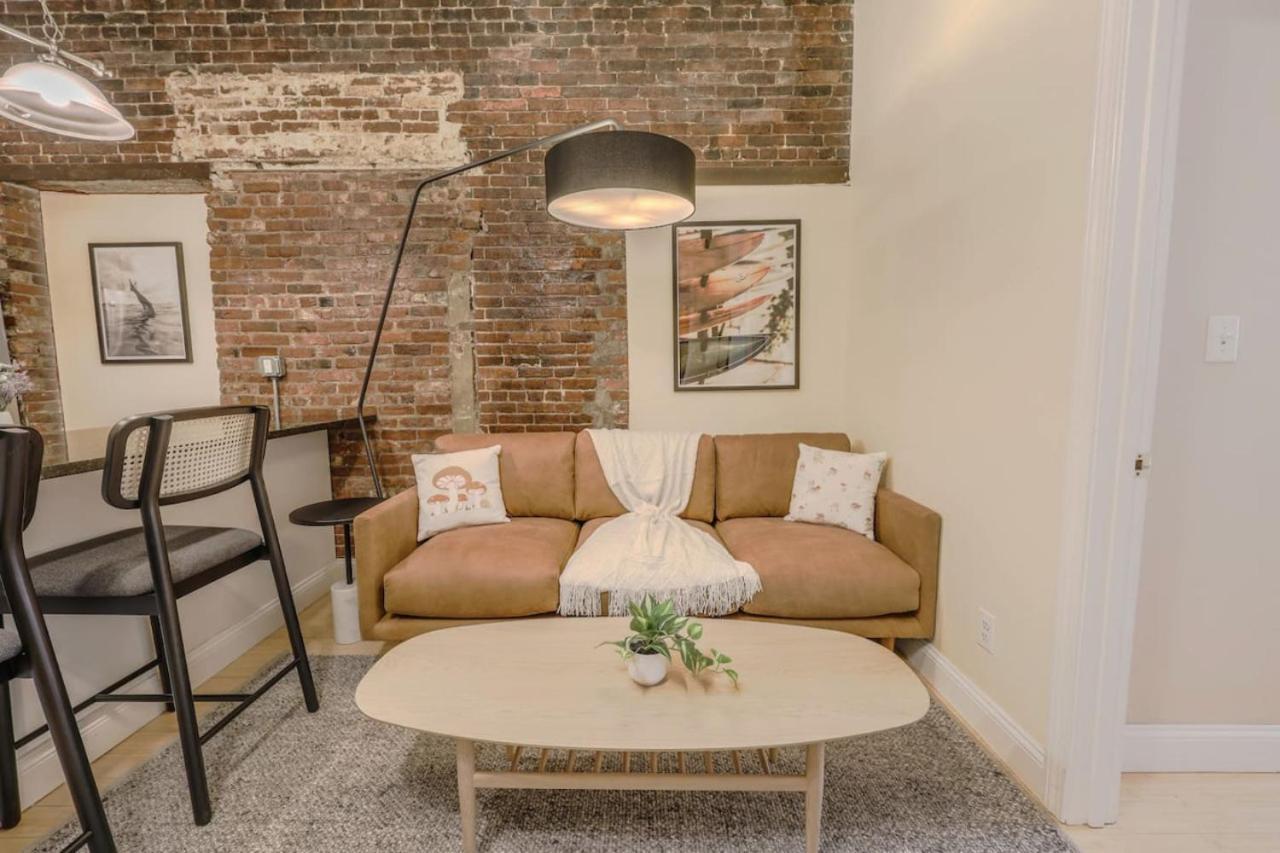 Simple Spacious Apartment *