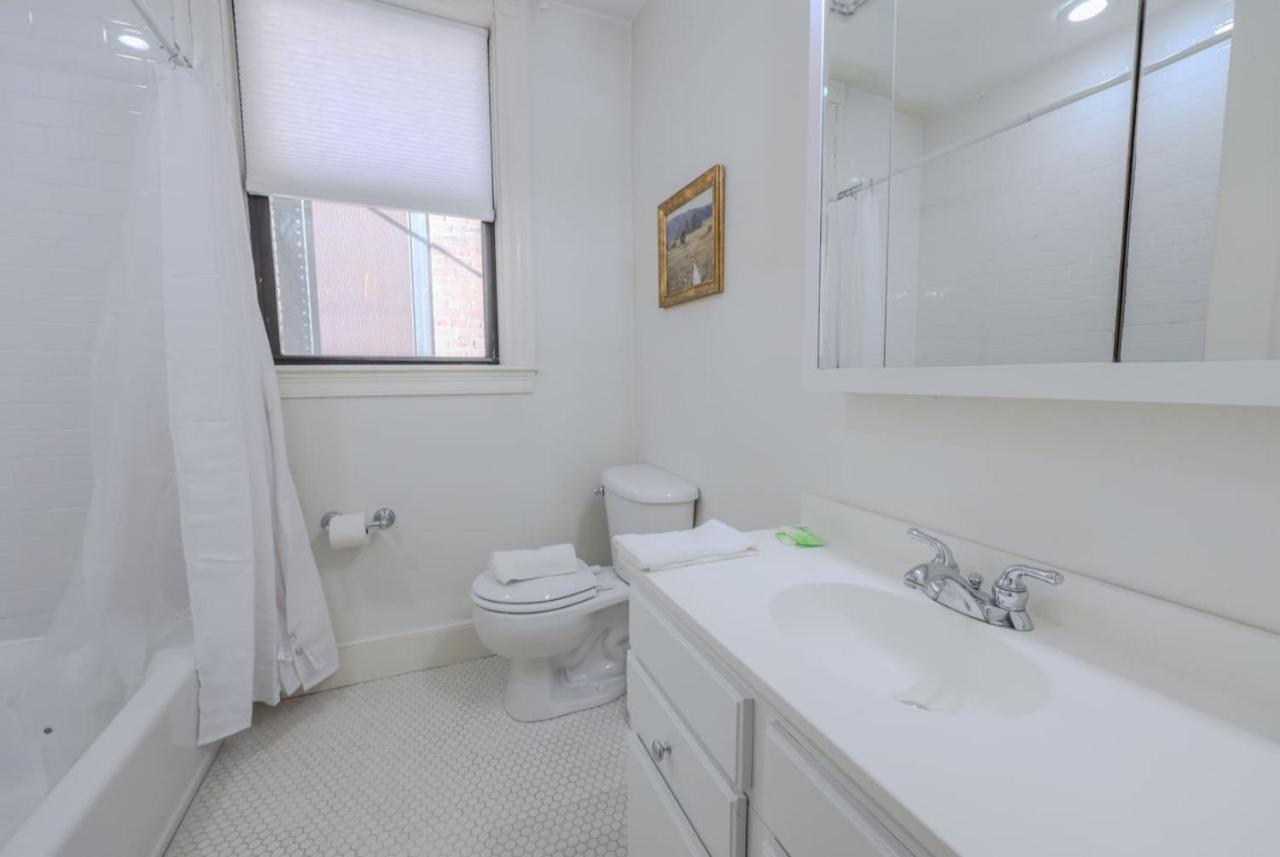 Simple 2 Bed 2 Bath Close To Fenway Boston