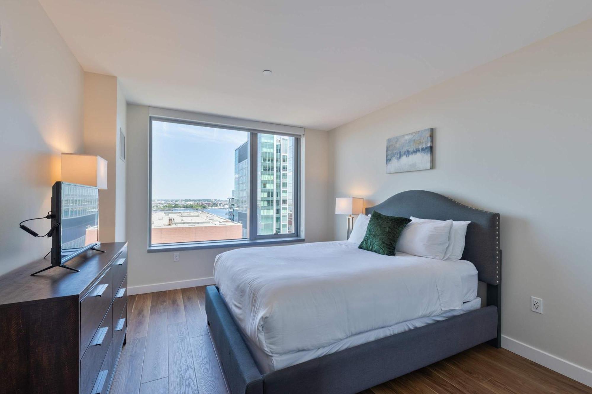 Luxury Seaport With Gym And Pool Apartment Boston
