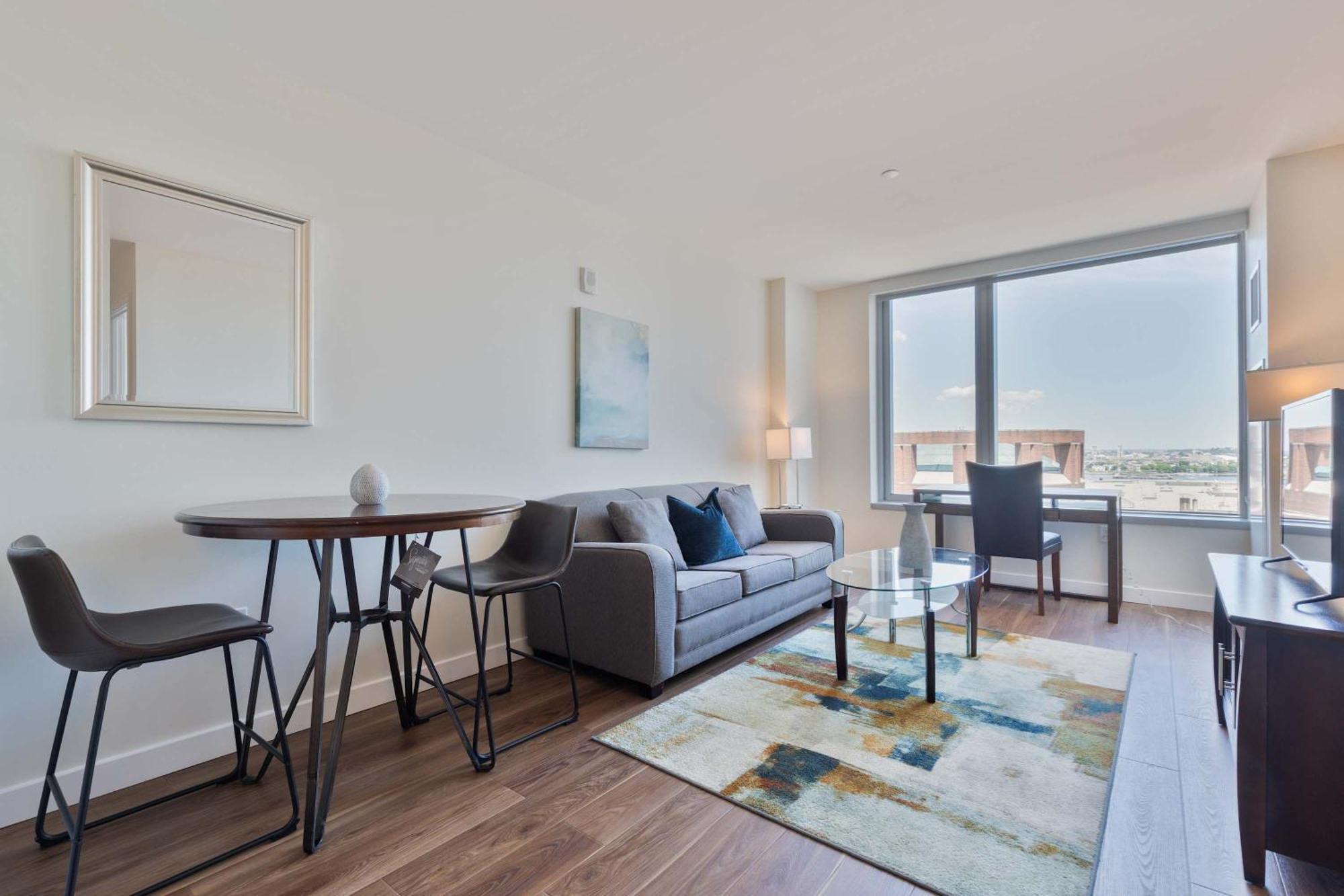 Apartment Luxury Seaport With Gym And Pool