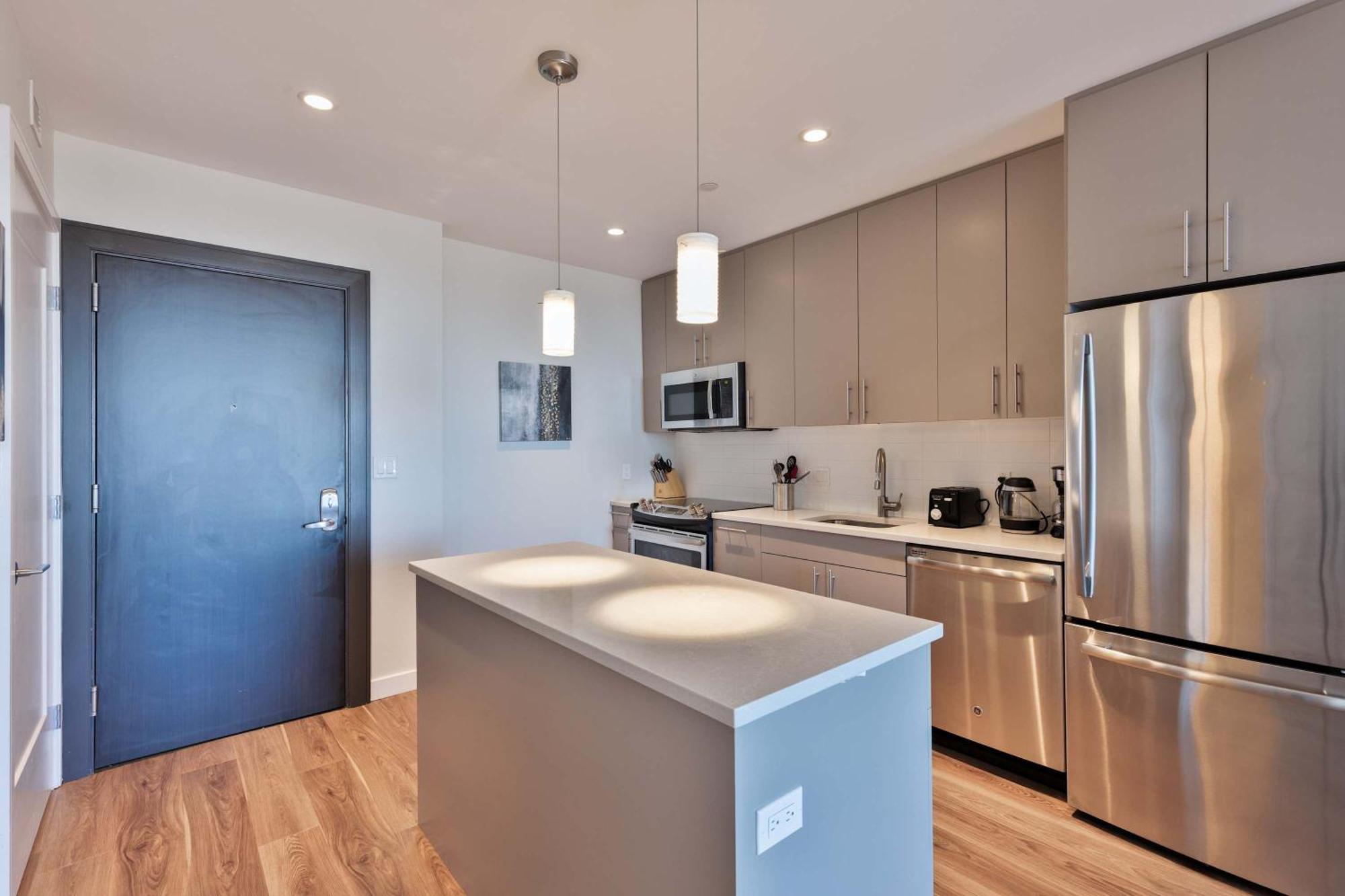 Apartment Luxury Seaport With Gym And Pool *