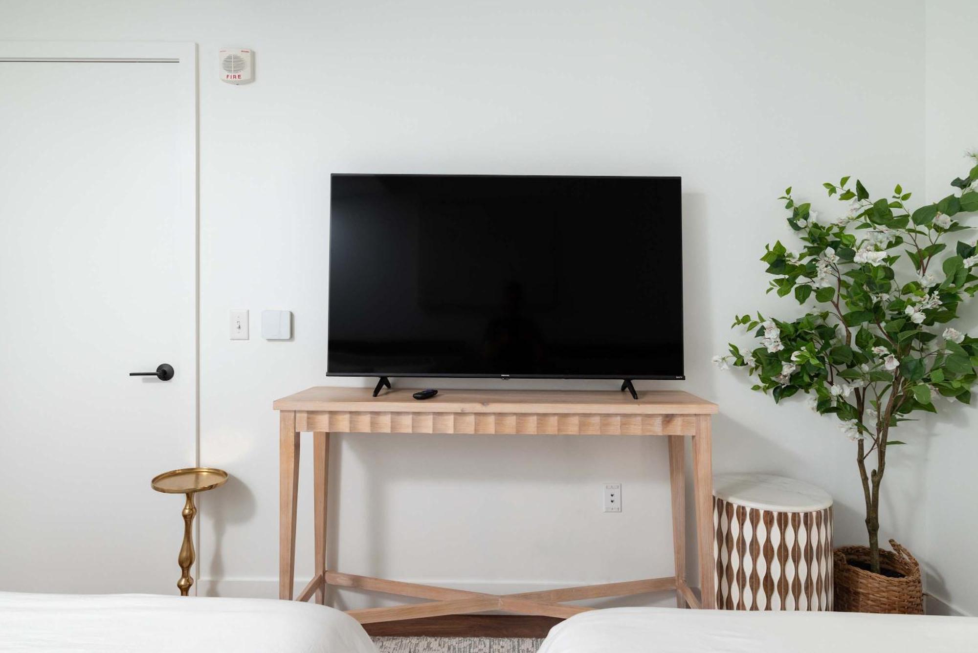 Back-bay Upscale Rooftop & Parking Apartment Boston