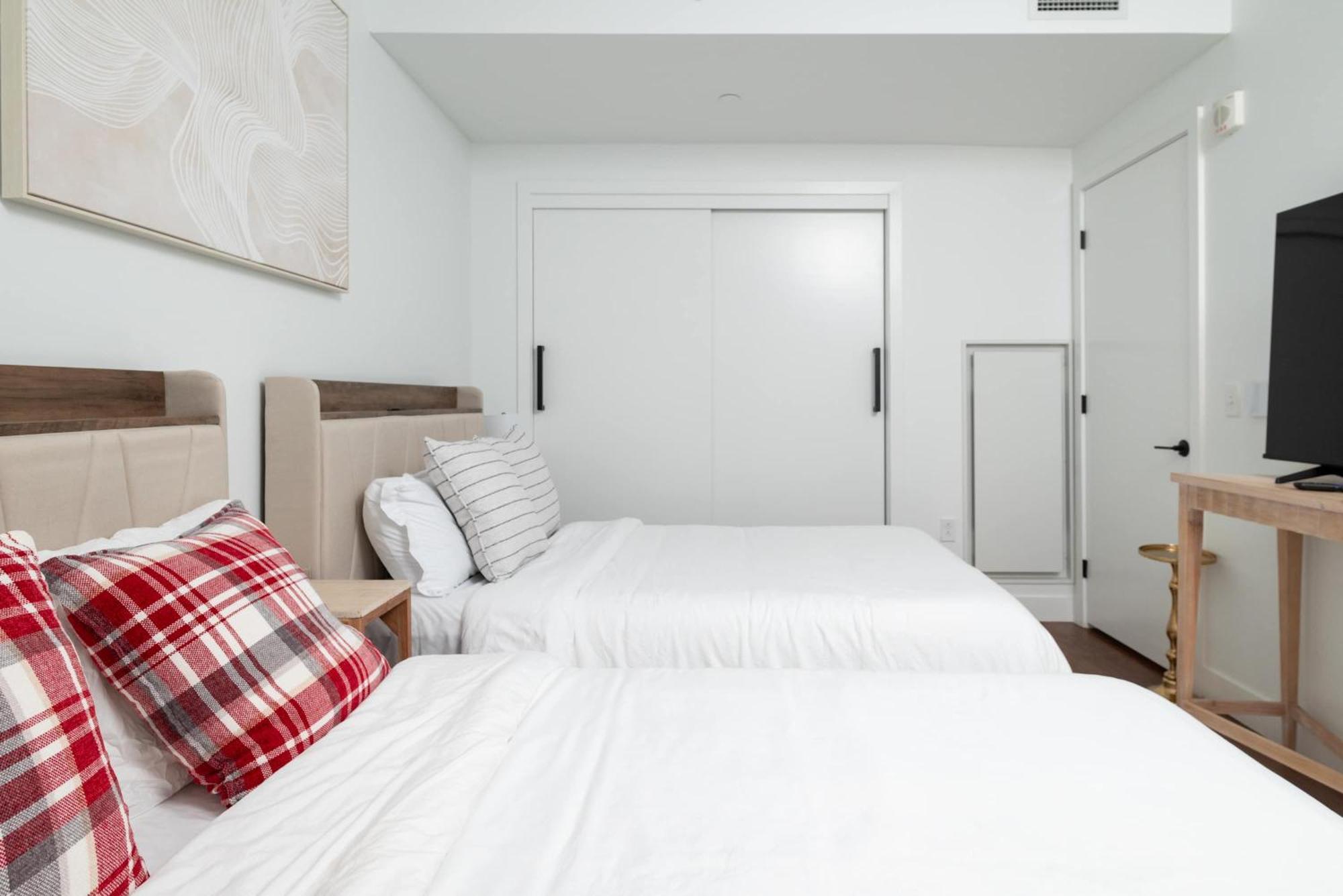 Apartment Back-bay Upscale Rooftop & Parking