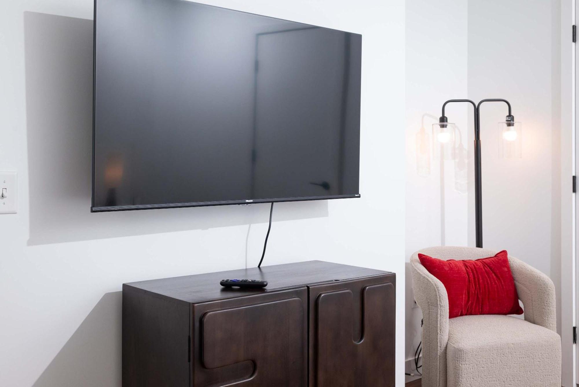 Back-bay Upscale Rooftop & Parking Apartment *