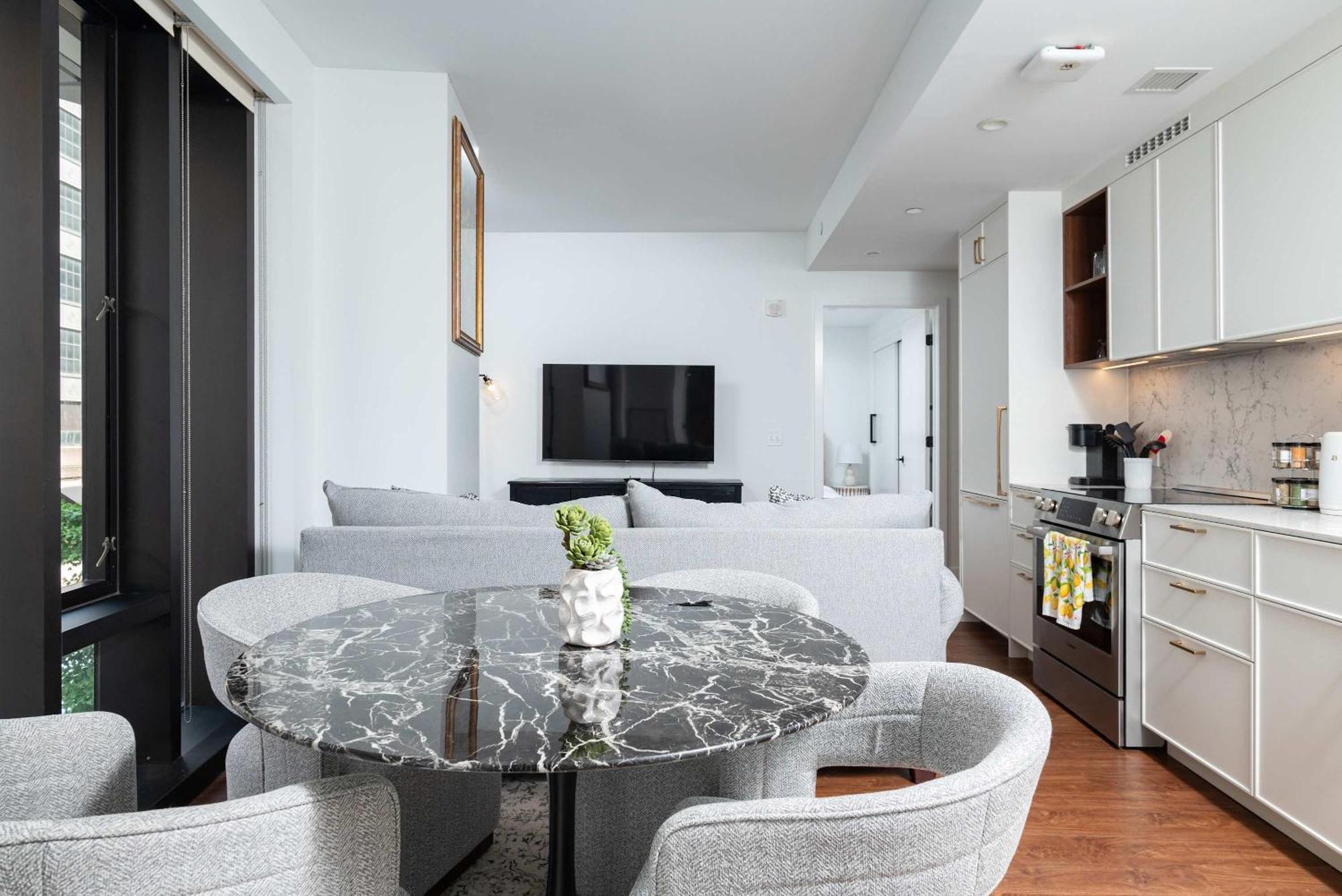 Apartment Back-bay Upscale Rooftop & Parking