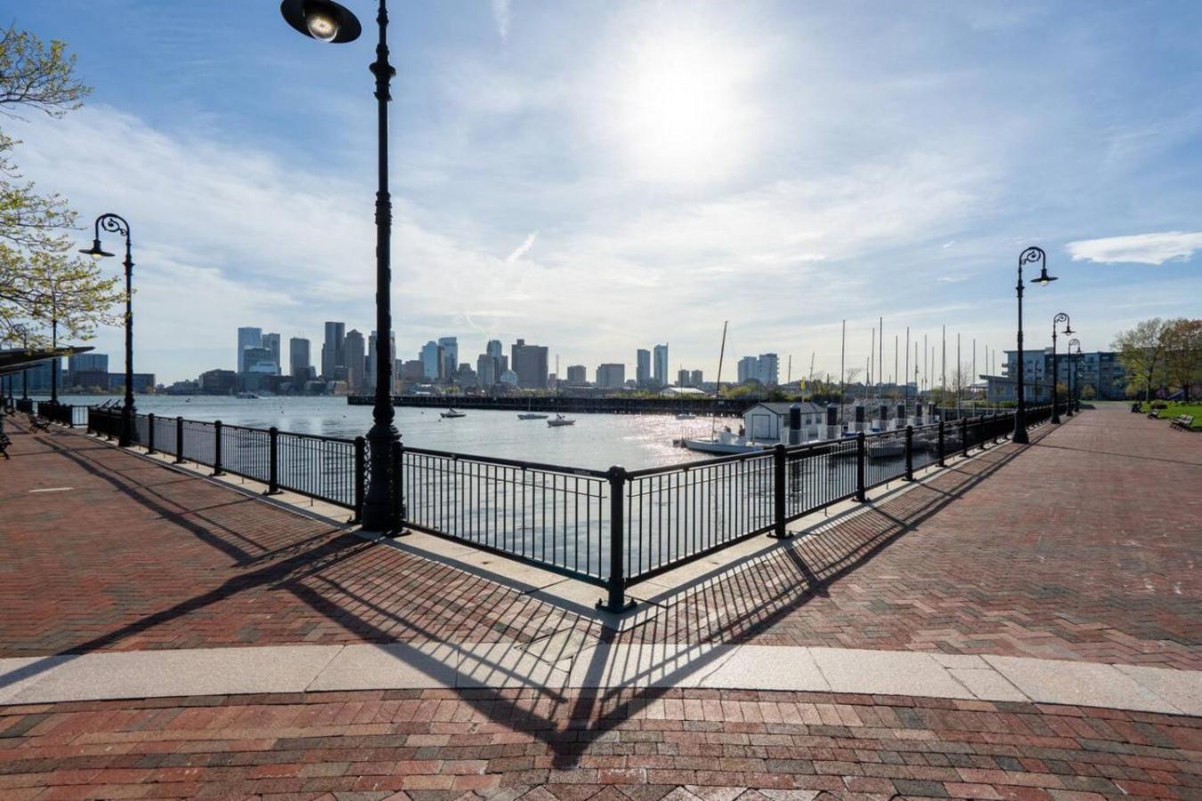 Skyline 1br With Views *